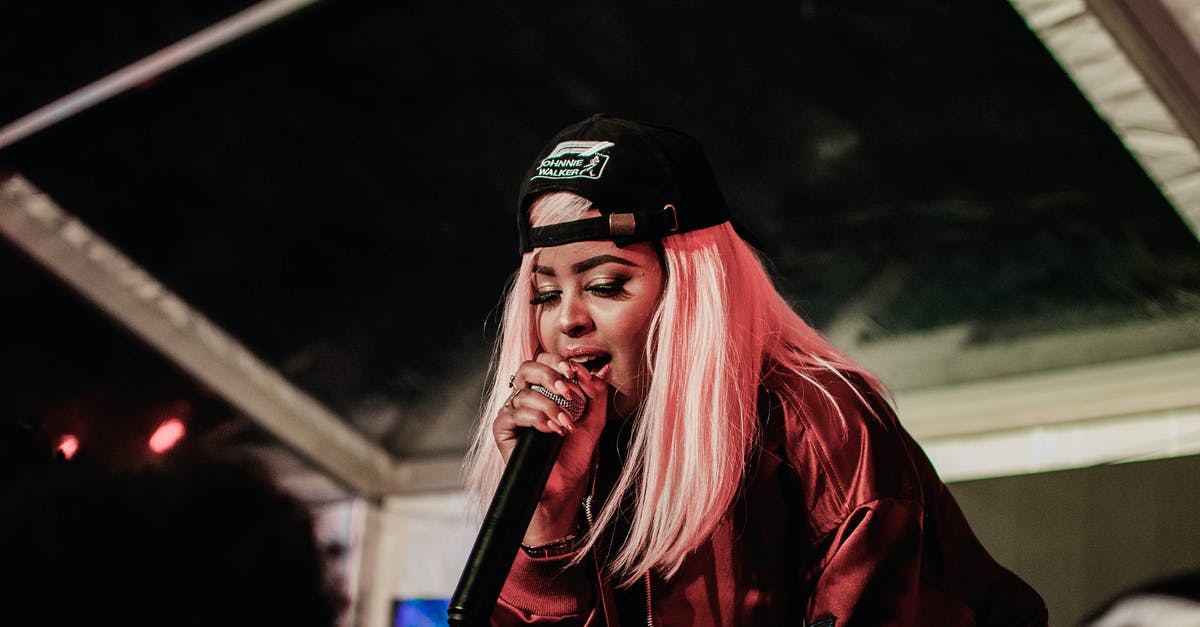 Improve Minecraft performance with Shaders [closed] - Woman Singing on Stage