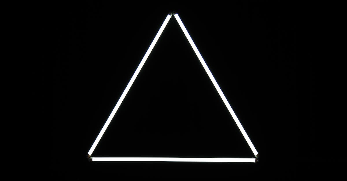 In Dark Souls 2, What does this signal-emitting icon mean? - White triangle on black background