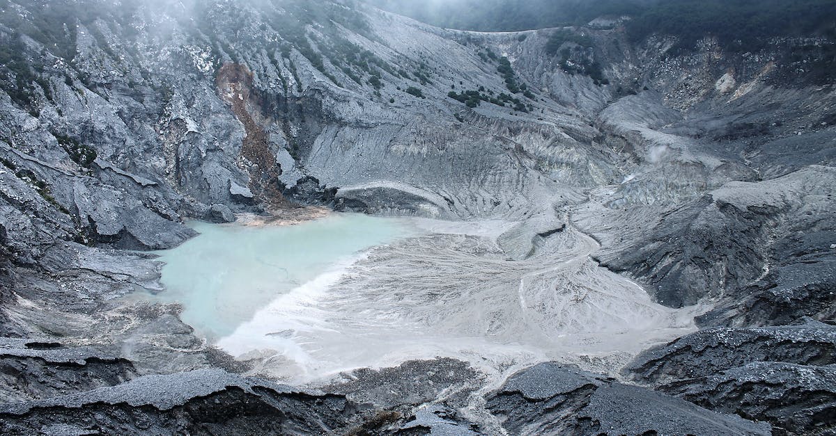Increase probability of lava lakes spawning in a superflat world - Gray and White Mountain Near Body of Water
