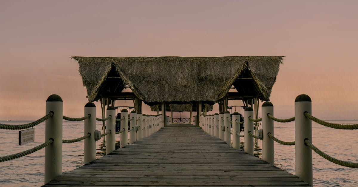 Invisible roof in XCOM: Enemy Within on iOS - Symmetrical View of a Jetty with a Roof