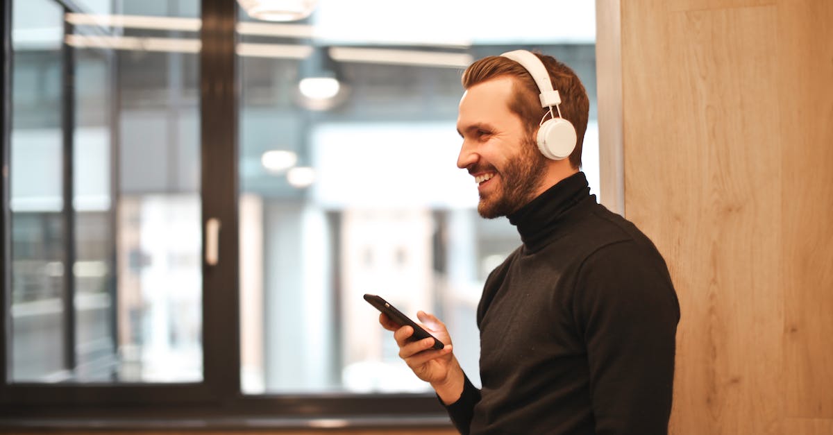 Is Bluetooth (headphones) efficient for gaming? - Man Wearing Black Long Sleeve Shirt While Holding Black Smartphone