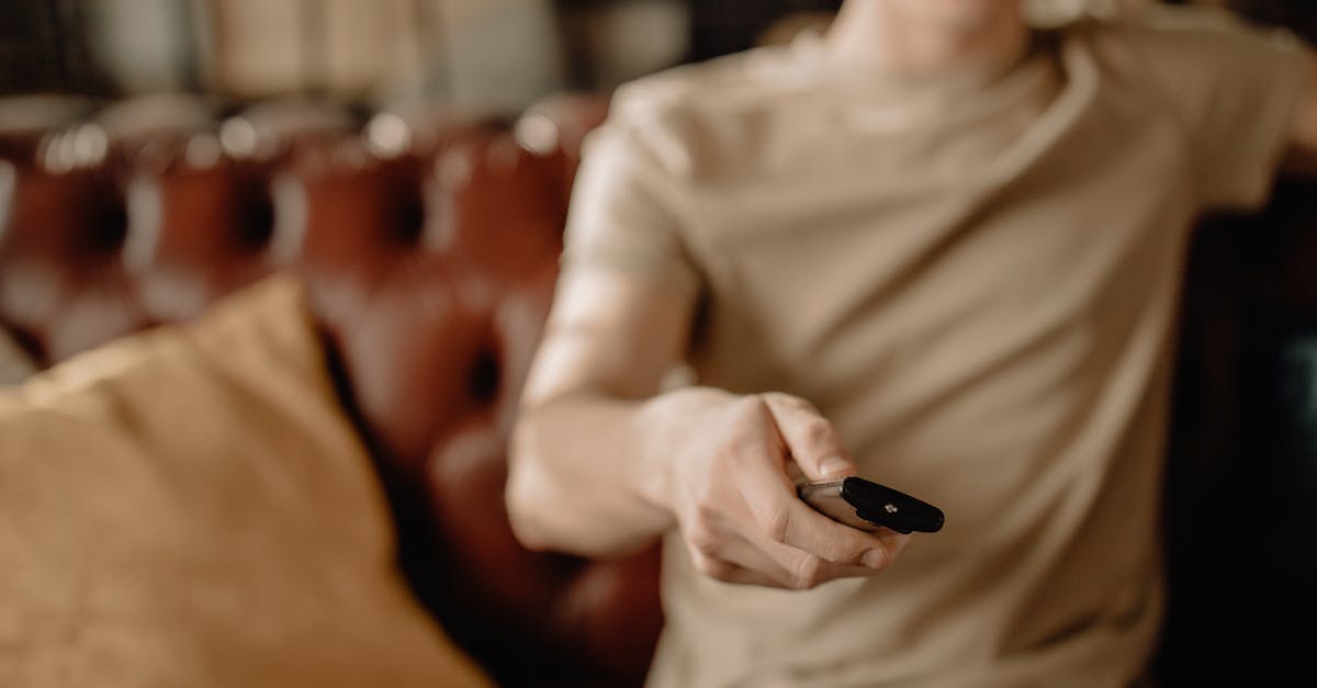 Is it possible for MinecraftLauncher console to stay? - Man in White Crew Neck T-shirt Holding Black Smartphone Is it possible for MinecraftLauncher console to stay? - Man in White Crew Neck T-shirt Holding Black Smartphone