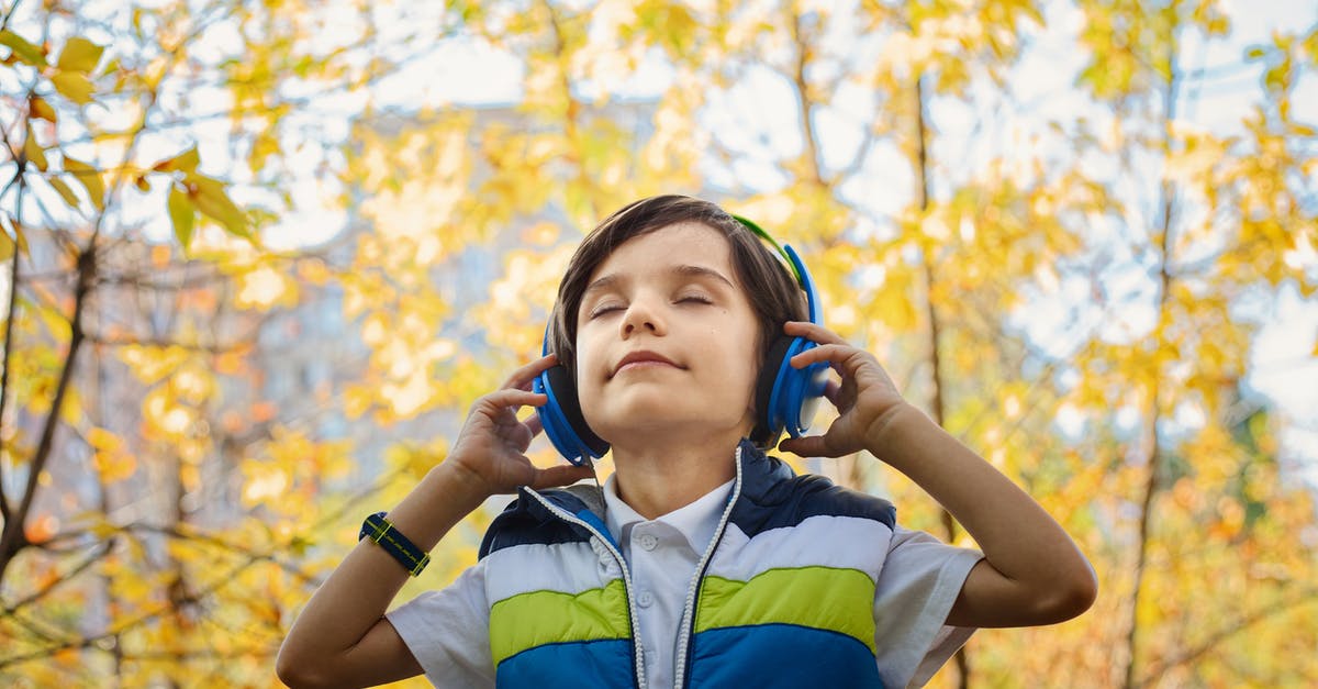 Is it possible to hear music discs on Minecraft Bedrock/Pocket Edition? - Photo of a Boy Listening in Headphones