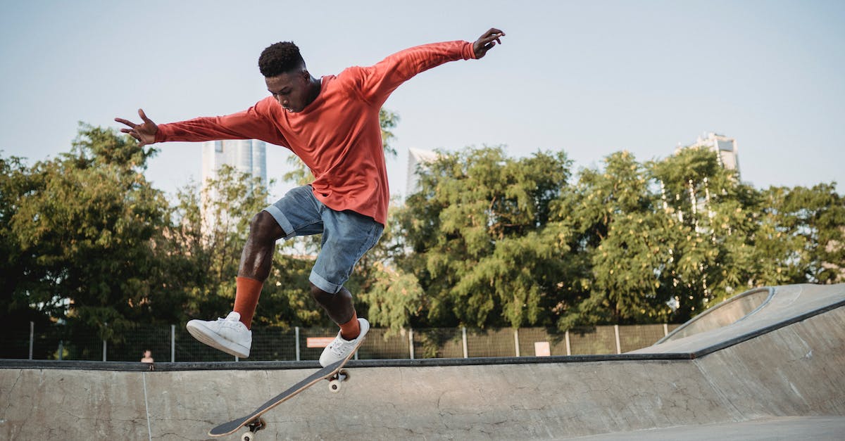 Is it possible to Short Jump on the 3DS? - Man Jumping on a Skateboard