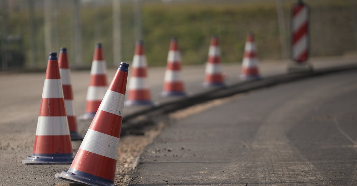 Is starting main quest line first better in Oblivion [closed] - Red and White Traffic Cone on Road