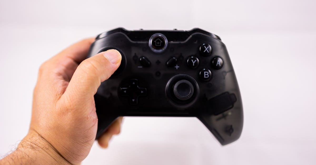 Is there a 'push to talk' button on gamepad for GTA Online? - Crop gamer playing videogame on white background