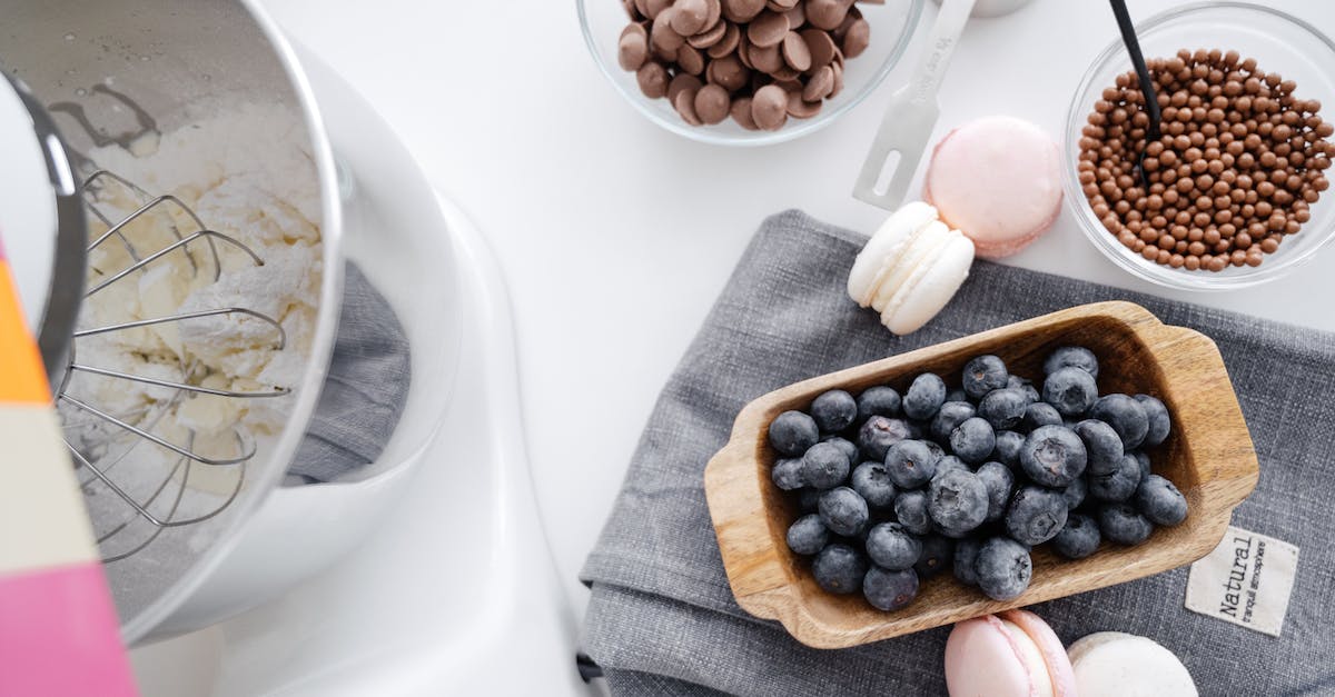 Is there a maximum for Mixer ingredients in Wonderful 101? - From above composition planetary mixer macaroons wooden bowl with blueberry and chocolate disks for melting