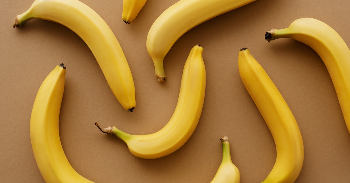 Is there a pattern of removed skin parts that is connected to wearoff percantage? - Yellow Banana Fruits on Brown Surface