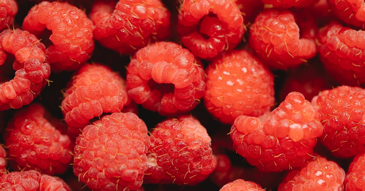 Is there a way to get the full version of Minecraft on a Raspberry Pi? - Bunch of ripe red delicious raspberry