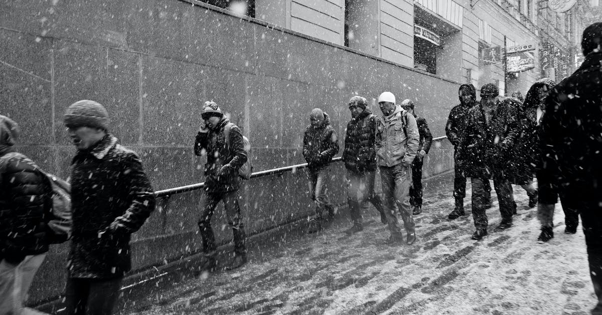 Is there a way to go quickly to Mergo's loft? - Crowd of people going down to passage on city street