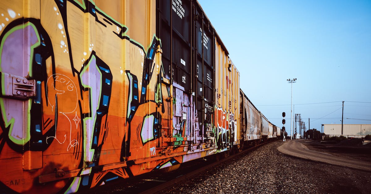 Is there a way to know which VIPs are in my cargo bay? - Containers with colorful graffiti drawings