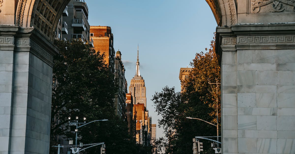 Is there a way to see from all perspectives in CS:GO? - View through ancient arch on street leading to famous skyscraper in New York City in sunny day Is there a way to see from all perspectives in CS:GO? - View through ancient arch on street leading to famous skyscraper in New York City in sunny day