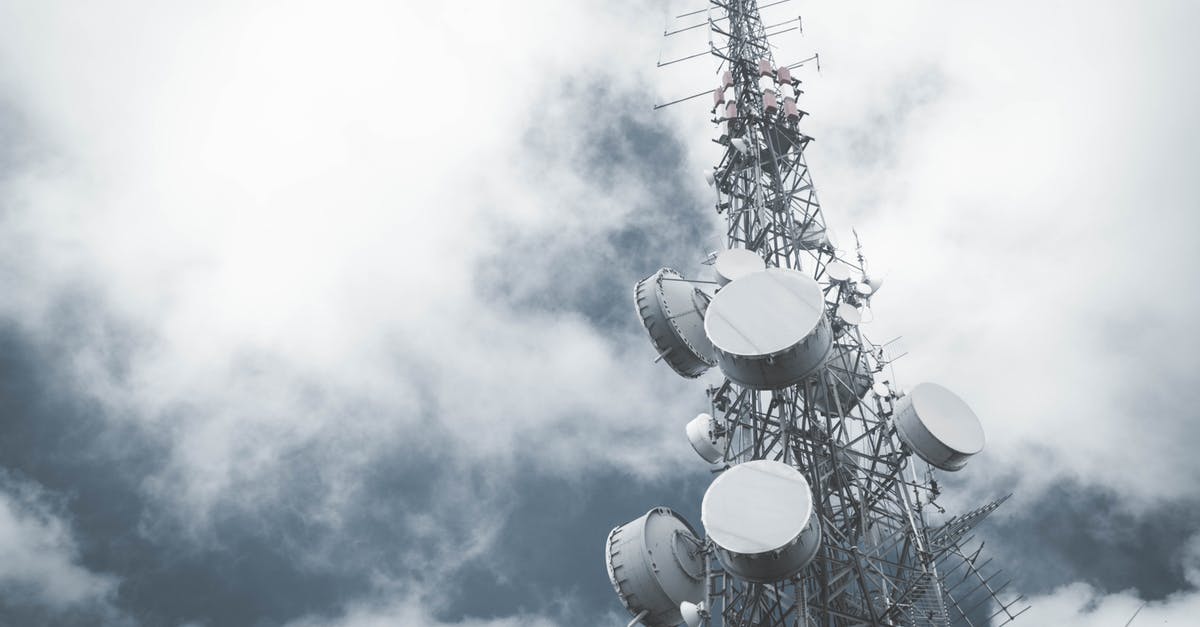 Is there an anti-air radar in Bwala ya Masa? - Microwave Antennas Hanging on a Communication Tower
