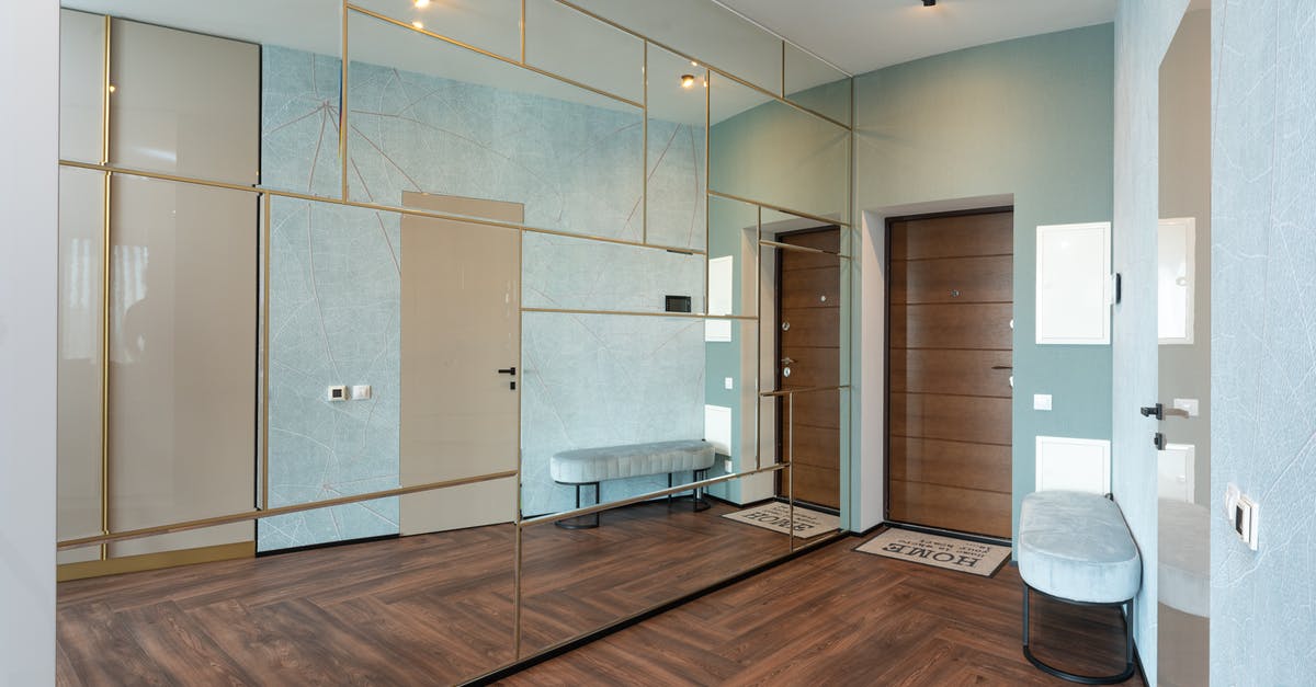 Leave BB in private room - Interior of corridor with mirror wardrobe