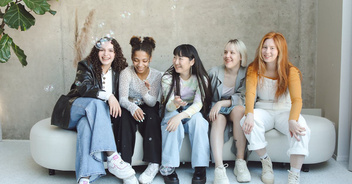 level 53 in borderlands 2 after 2.5 playthrough - 3 Women and 2 Men Sitting on White Couch