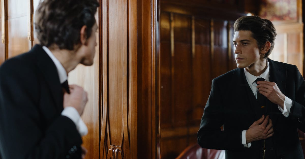 Mafia 3 Barclay mills glitch [duplicate] - Man fixing his Necktie 