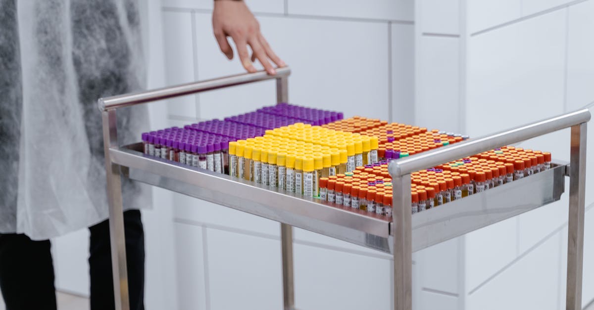 Minecraft 1.9 not launching [duplicate] - Person Holding Pink and Yellow Plastic Toy