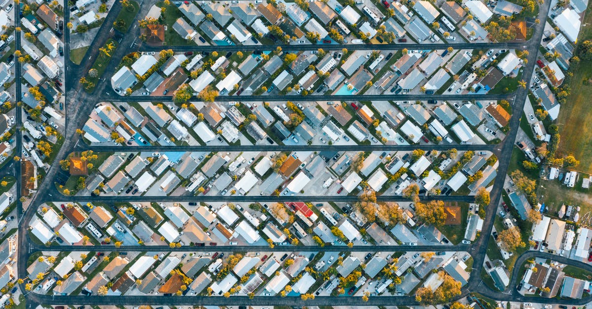 Minecraft : Command block - Tp area - Drone view of modern buildings located in rows between roads in suburb of contemporary town on daytime