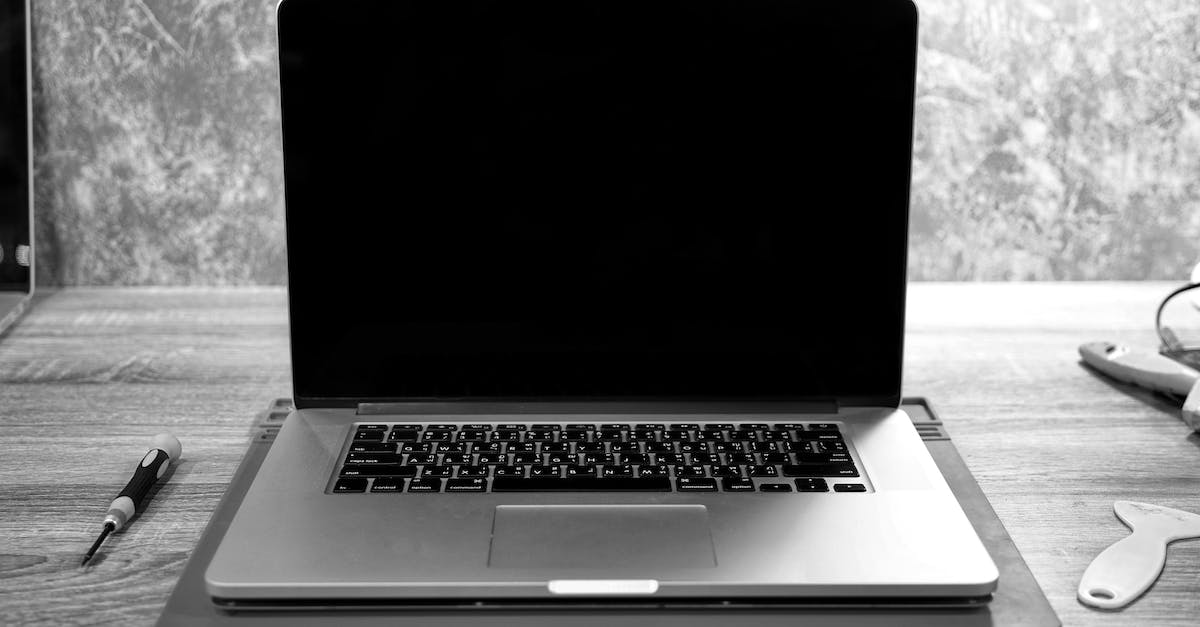 Minecraft forge 1.7.10 server keeps crashing on a mac [closed] - Macbook Pro on White Table