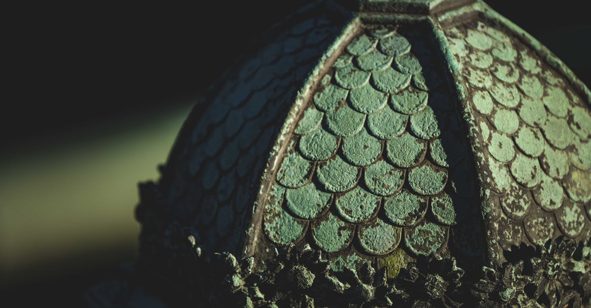 Minecraft Forge textures missing as of update 1.7.10 - Closeup detail of ancient metal street lantern with weathered ornamental details on sunny day