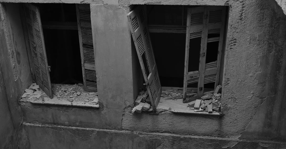 Minecraft FPS at Windows and Linux [closed] - Close-up of Destroyed Windows in an Abandoned Building 