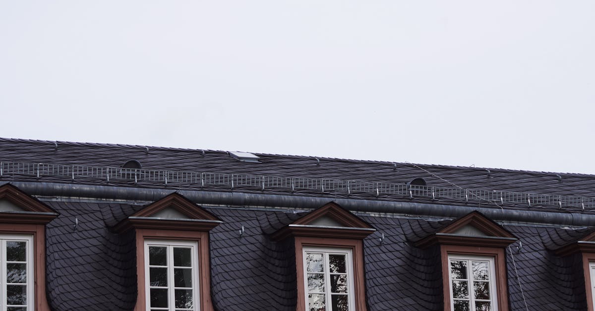 Minecraft FPS at Windows and Linux [closed] - Close-up of a Windows in the Roof of a Tenement House