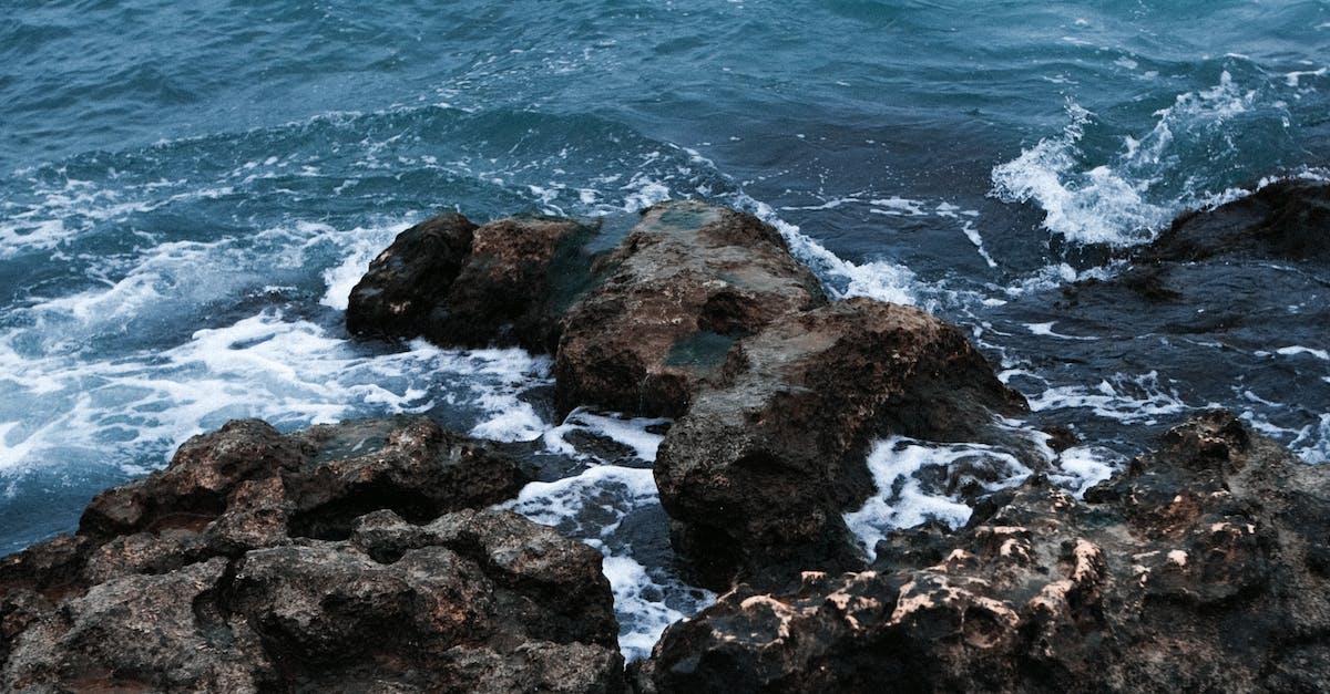 Minecraft keeps crashing with Shaders [duplicate] - Waves Crashing on Rocks