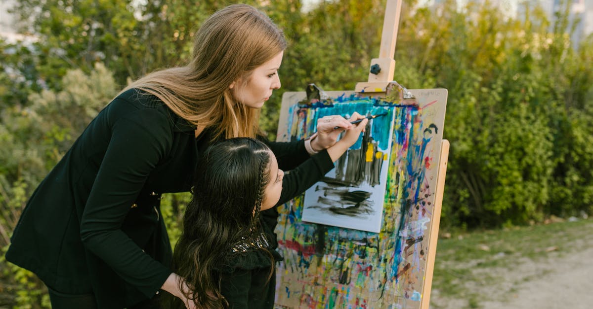MINECRAFT MCPE 0.11.1 [closed] - Woman in Black Long Sleeve Shirt Painting a Painting of a Woman in Black Long Sleeve