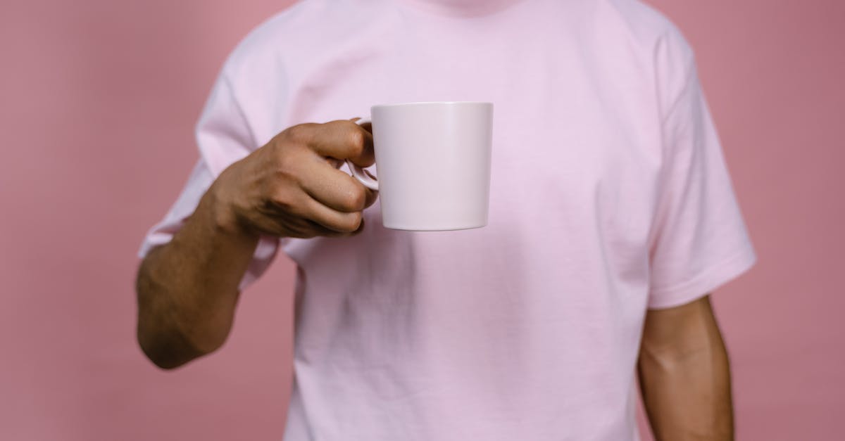 Minecraft won't launch [closed] - Man in White Crew Neck T-shirt Holding White Ceramic Mug