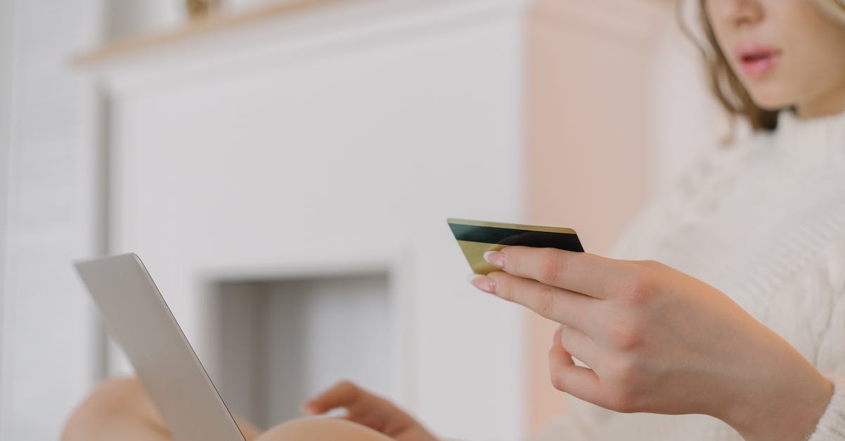 Multiplayer minecraft on one PC [duplicate] - Person Holding Black Android Smartphone