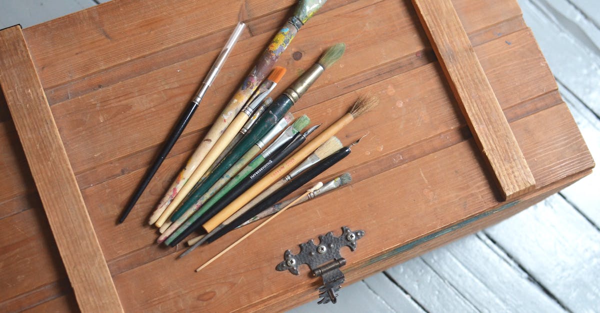 My items from chest has dissapeared, WHY? - Messy paintbrushes placed on wooden box My items from chest has dissapeared, WHY? - Messy paintbrushes placed on wooden box
