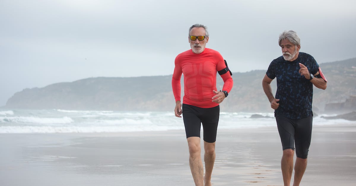 My minecraft keeps crashing after about 25 seconds of running [duplicate] - Elderly Men Running on the Shore
