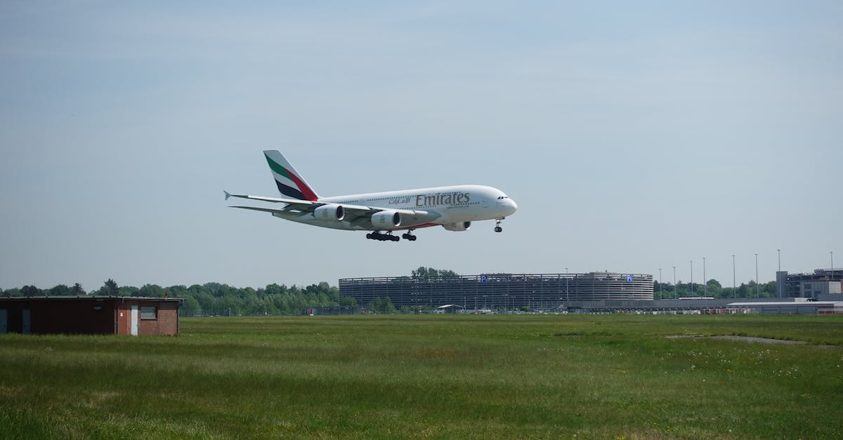 No contacts available - no landing request possible - White and Red Airplane on Airport No contacts available - no landing request possible - White and Red Airplane on Airport