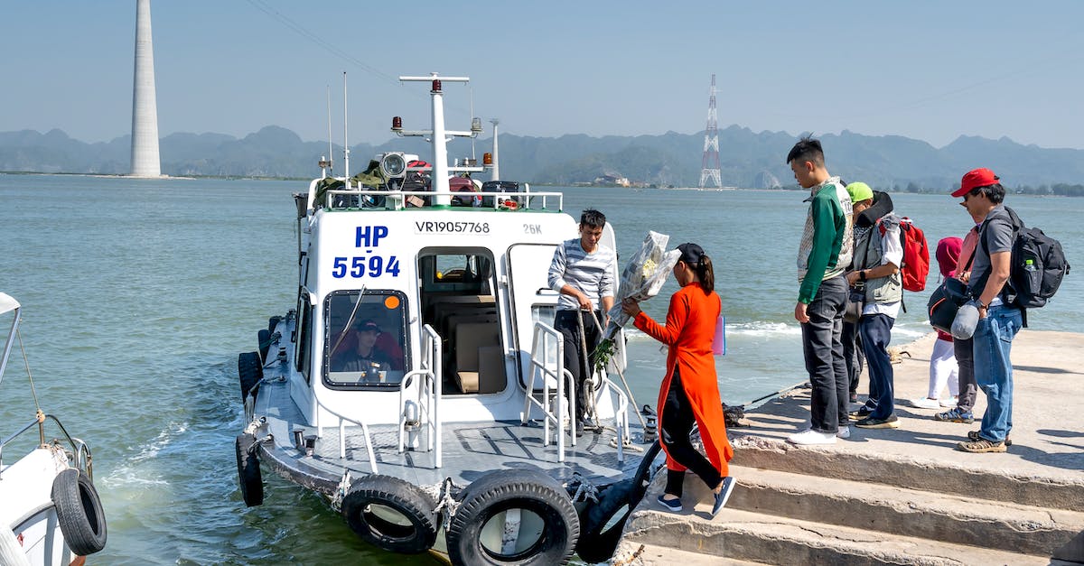 No contacts available - no landing request possible - People near Watercraft on Pier No contacts available - no landing request possible - People near Watercraft on Pier