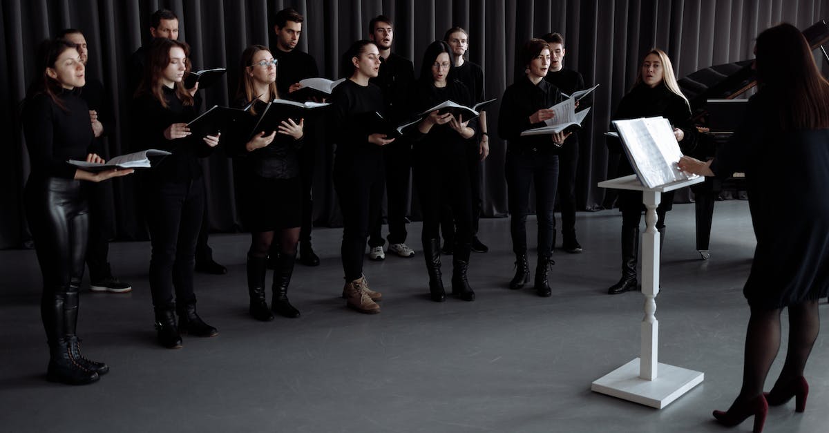 Obfuscate voices in VTM: Bloodlines - A Choir Wearing Black Clothes Singing Together