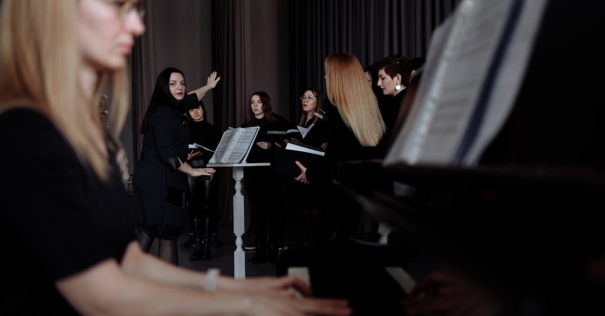 Obfuscate voices in VTM: Bloodlines - A Conductor Looking at the Pianist