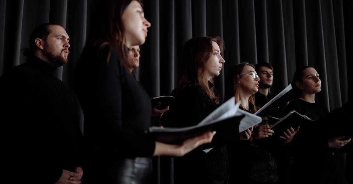 Obfuscate voices in VTM: Bloodlines - Group of Men and Women Singing Together