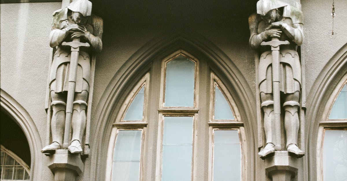 Old Knight Greatshield hidden passive? - Facade of old building with knights sculptures Old Knight Greatshield hidden passive? - Facade of old building with knights sculptures