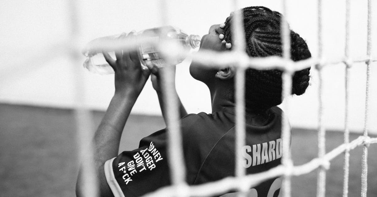 Overwatch logs out of Battle Net on Game Launch - Black and white back view of young female goalkeeper drinking water from plastic bottle