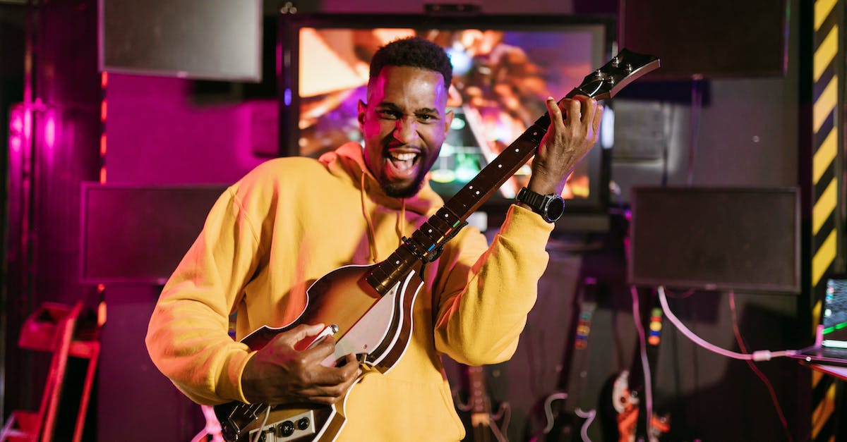 Playing Heroes of the Storm with Steam Overlay - Man in Yellow Hoodie Playing Guitar Hero Playing Heroes of the Storm with Steam Overlay - Man in Yellow Hoodie Playing Guitar Hero