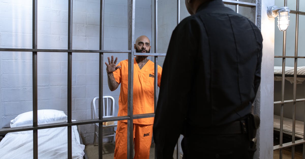 Problem with Splinter Cell Conviction - A Prisoner Talking to A Police Officer