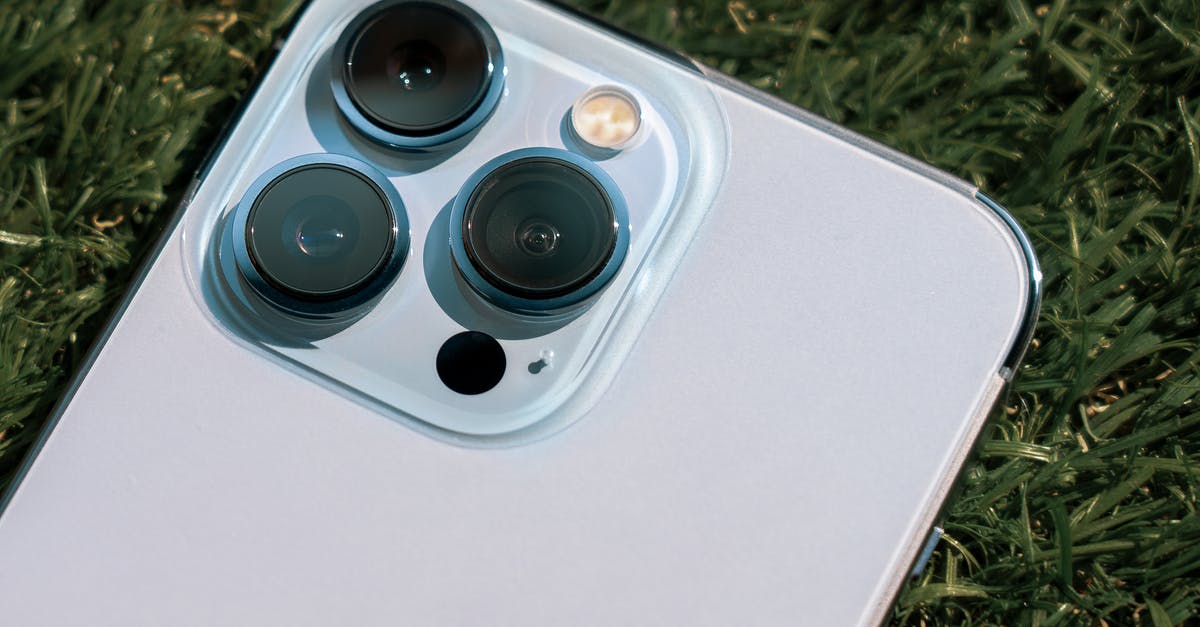 Quiz on Android / iOS Game - White and Black Round Device