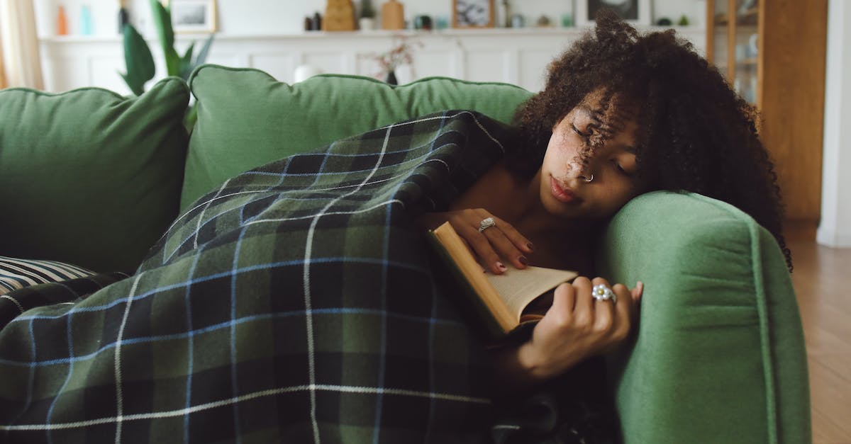 Reading ninjas' attacks on NG+ - Woman Lying on Green Sofa