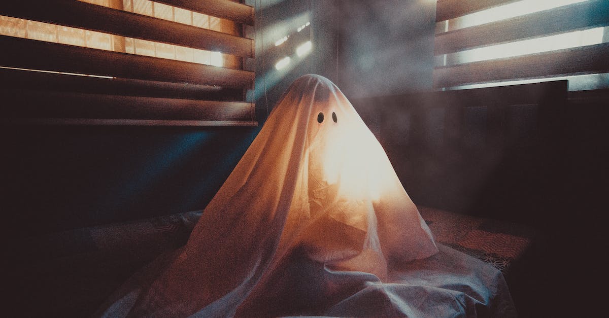 Reincarnate a minion with the Ancestral Spirit deathrattle - Spooky Ghost