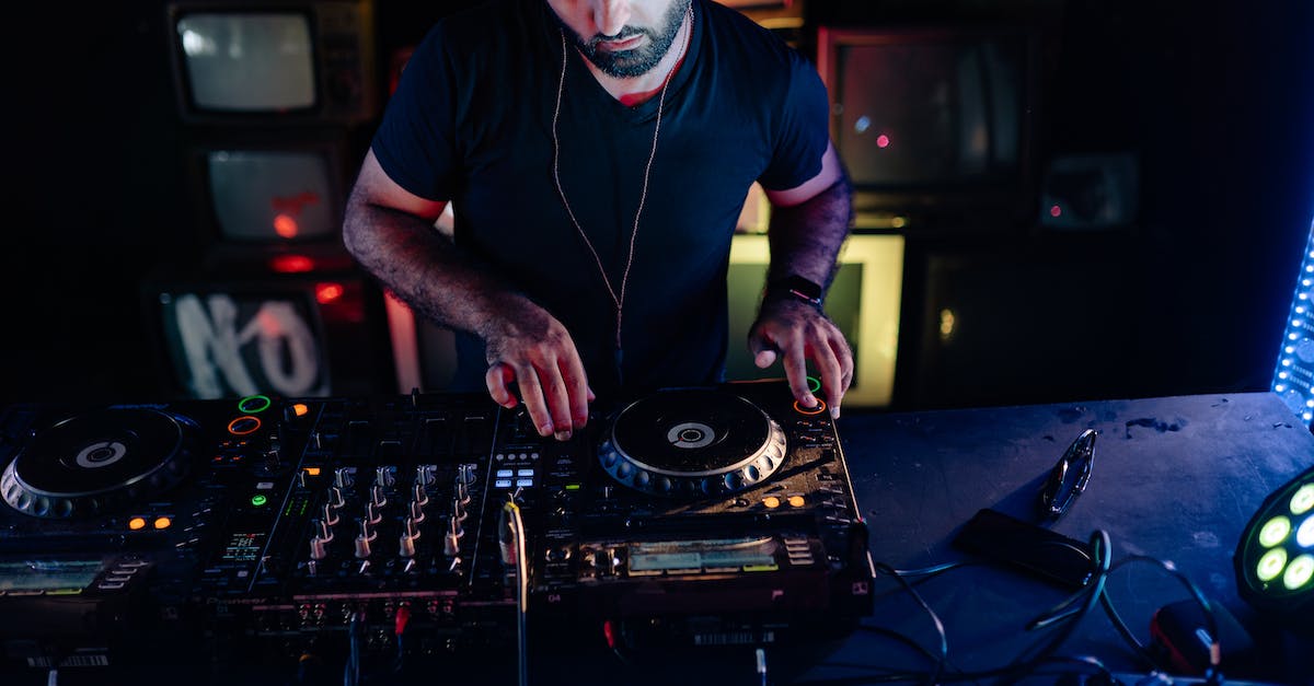 Replaying sequences played after pressing the continue button in Heart of the Swarm - A Bearded Man Wearing Black Sunglasses Playing the Dj Mixer
 Replaying sequences played after pressing the continue button in Heart of the Swarm - A Bearded Man Wearing Black Sunglasses Playing the Dj Mixer