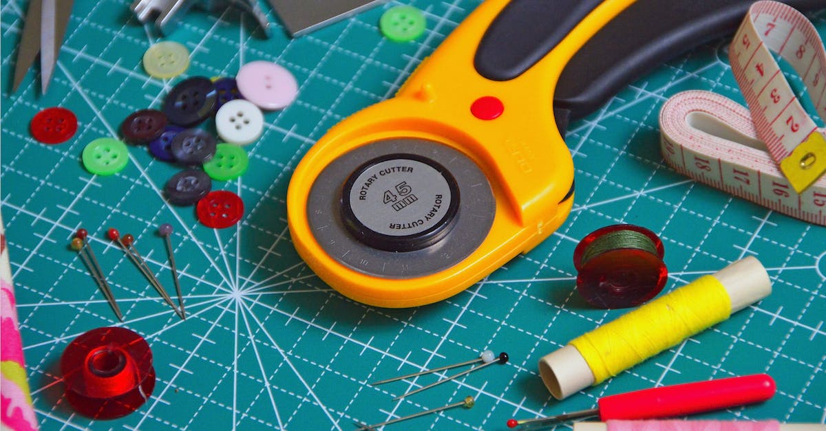 Rock, Paper Scissors with Cecilia - Assorted-color Sewing Machine Rock, Paper Scissors with Cecilia - Assorted-color Sewing Machine