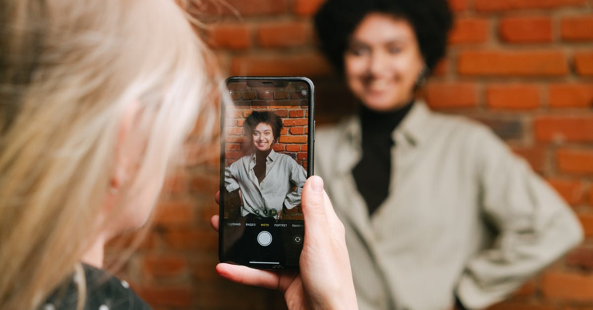 Screen shakes/rubberbands on fullscreen - Person Taking Photo using Smartphone 
