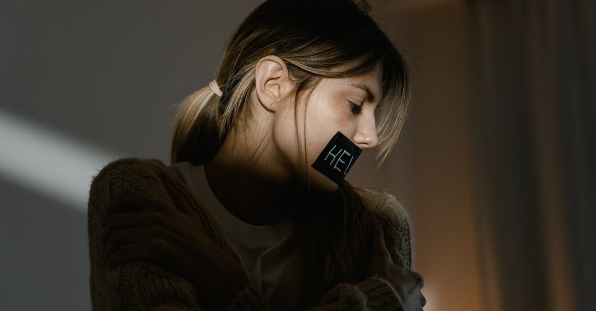 Sejuani vs Leona Support - Woman in Brown Sweater Holding White Smartphone Sejuani vs Leona Support - Woman in Brown Sweater Holding White Smartphone