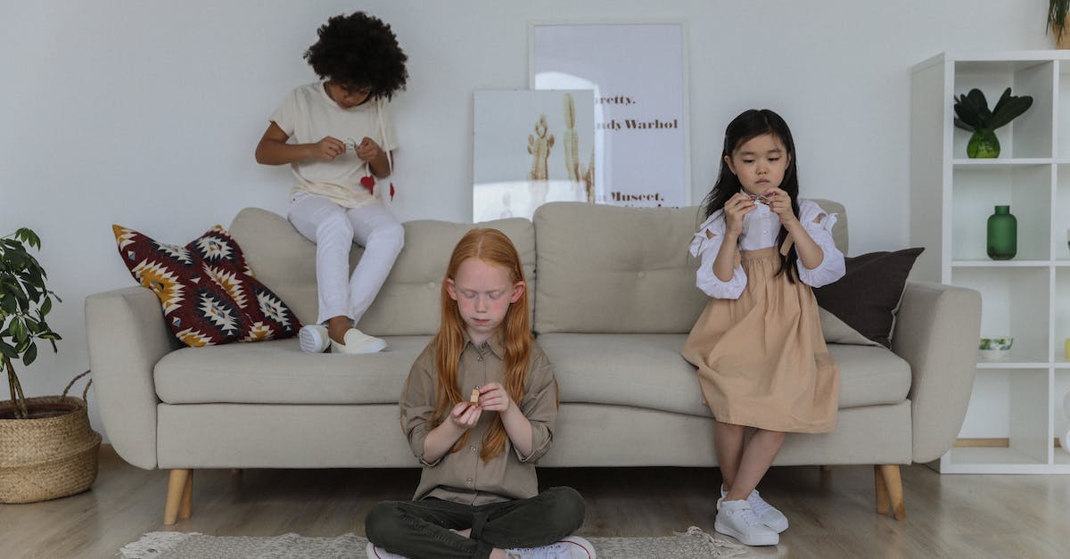 Separate SSD disk for faster gaming? - Excited little girls playing in room Separate SSD disk for faster gaming? - Excited little girls playing in room