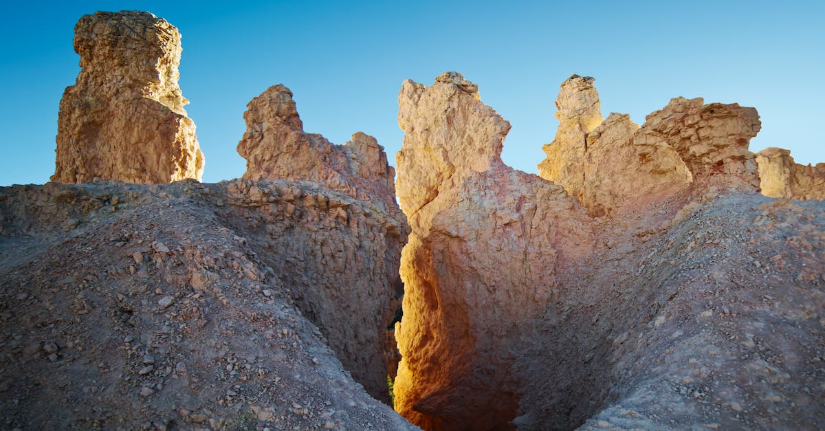 Shaky Controls in Descent 3 - Brown Rock Formation Under Blue Sky